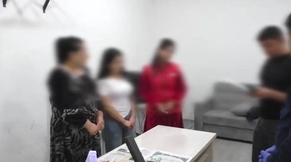 Бухорода уч кунлик чақалоғини тўрт минг долларга сотмоқчи бўлган она ушланди